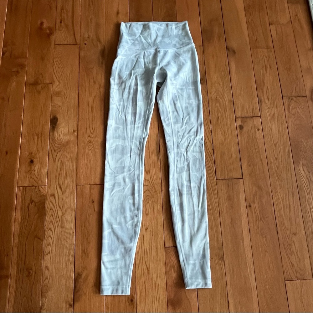 Lululemon Athletica Wunder Under 28” White Camo Leggings - Size 2